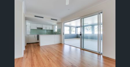 MODERN, STYLISH APARTMENT - Photo 4