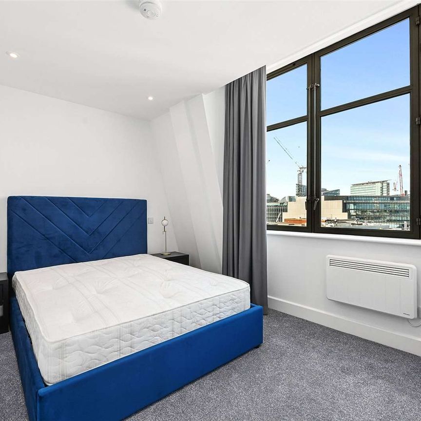 A newly refurbished one bedroom apartment in a convenient City location - Photo 1