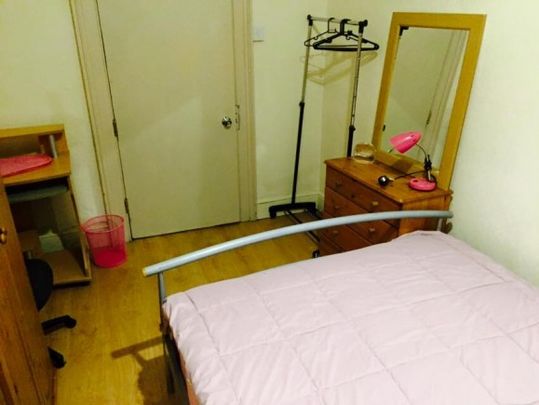 rooms to rent very close to campus - Photo 1