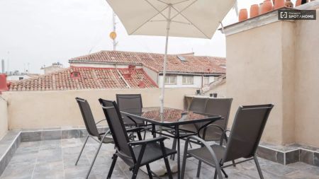 2-bed apartment with terrace in Madrid center for rent - Foto 2