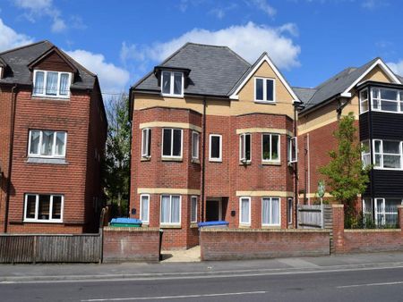 2 bedroom flat to rent - Photo 2