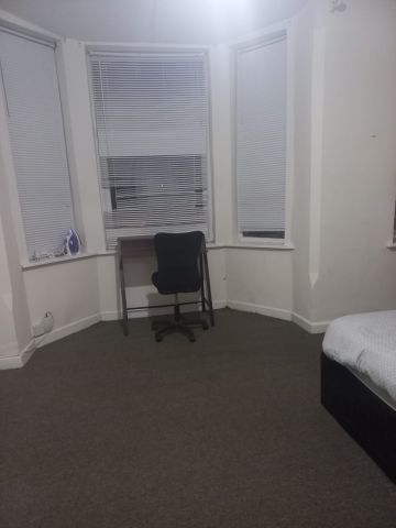 1 Bed Flat, Colwick Road, NG2 - Photo 4