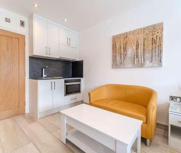 Holland Gardens, Egham, TW20 - Photo 1