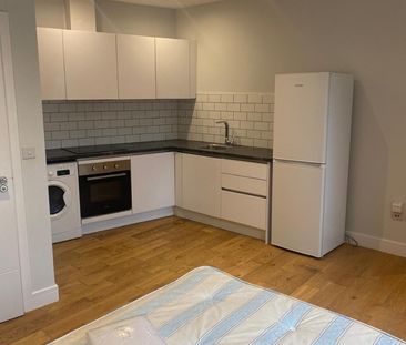 Studio Flat, Down Place, W6 - Photo 3