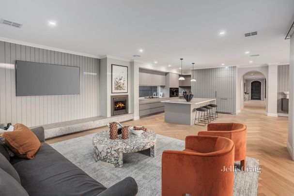 717 Waverley Road, Glen Waverley - Photo 1