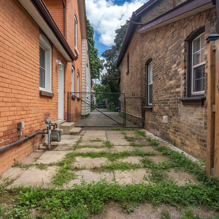 For Lease - 294 Park Avenue Unit# Main FL, Brantford, Ontario - Photo 1