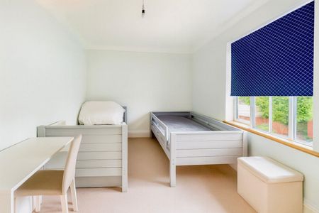 2 bedroom Flat To Let - Photo 3