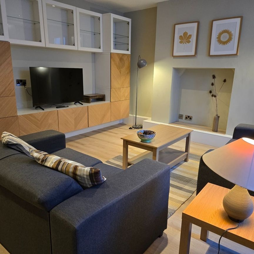 1 Bed Flat, Overstone Road, W6 - Photo 1