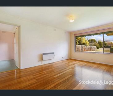 MINUTES WALK TO BUNDOORA SQUARE - Photo 2