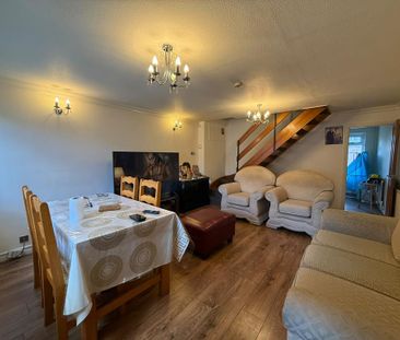 4 bedroom semi-detached house to rent - Photo 1
