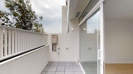 Apartment living in boutique block - Photo 2