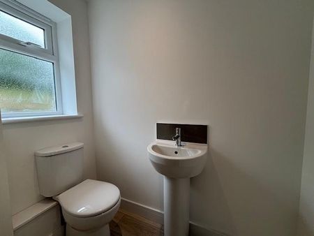 3 bedroom end of terrace house to rent - Photo 2