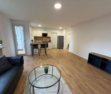 Exclusive Lichtdurchflutete 2-Zimmer-Wohnung in Nürnberg mit Balkon - Photo 2