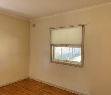 2 Bedroom Home in Quiet Convenient Location - Photo 4