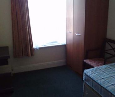 4 Bed House To Let - Student Accommodation Portsmouth - Photo 6