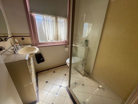 Tamworth Furnished Accommodation - West Tamworth - Photo 3