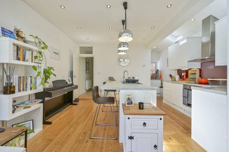 2 bedroom flat to rent - Photo 4