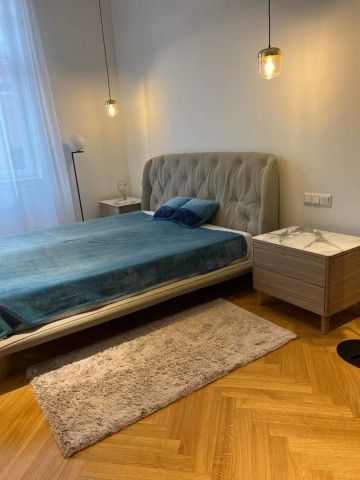 1052. Budapest, Semmelweis utca - Photo 4