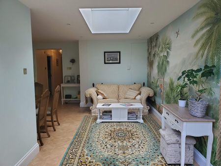 1 Bed Flat, Cromford Road, SW18 - Photo 2