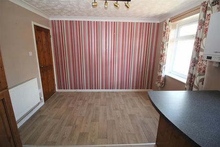 2 bedroom semi-detached house to rent - Photo 3