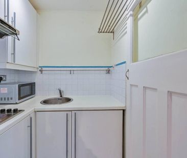 Studio to rent - Photo 2