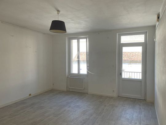 Location Appartement 3 pièces 64m² FONTENAY LE COMTE 85200 - Photo 1