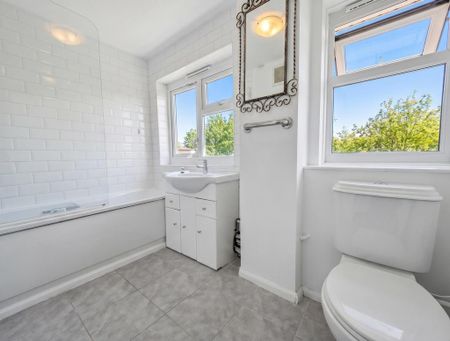 3 bedroom flat to rent - Photo 5