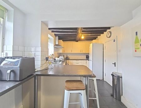 1 bedroom in a house share to rent - Photo 3