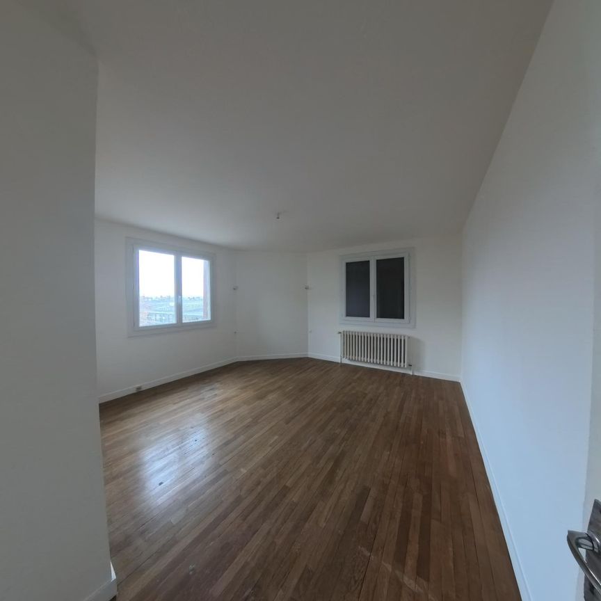 Location Appartement 4 pièces 87m² CHATELLERAULT 86100 - Photo 1