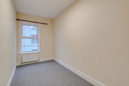 A 1 Bedroom Flat in Fairview GL52 2JU - Photo 3