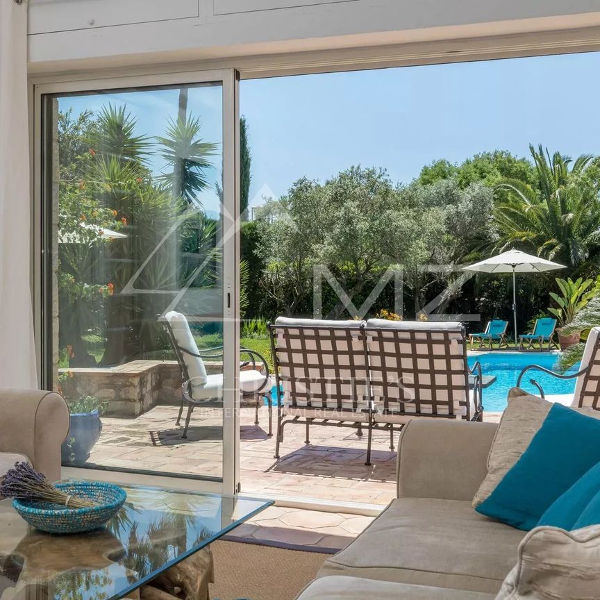 Cap d'Antibes - Superbe villa a pied des plages - Photo 1