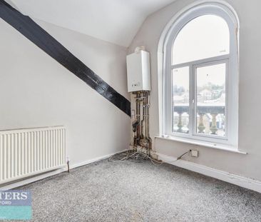 2 bedroom Flat To Let - Photo 2