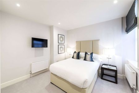 A simply stunning three bedroom apartment in this well run and sought after mansion block. - Photo 2