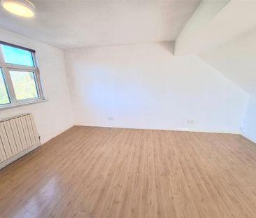 4 bedroom semi-detached house to rent - Photo 5