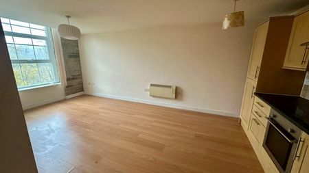 2 bedroom Flat To Let - Photo 2