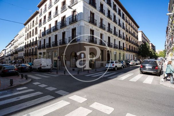 2 bedroom luxury Flat for rent in Madrid, Spain - Photo 1