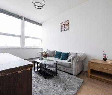 Halfords Lane - Photo 4