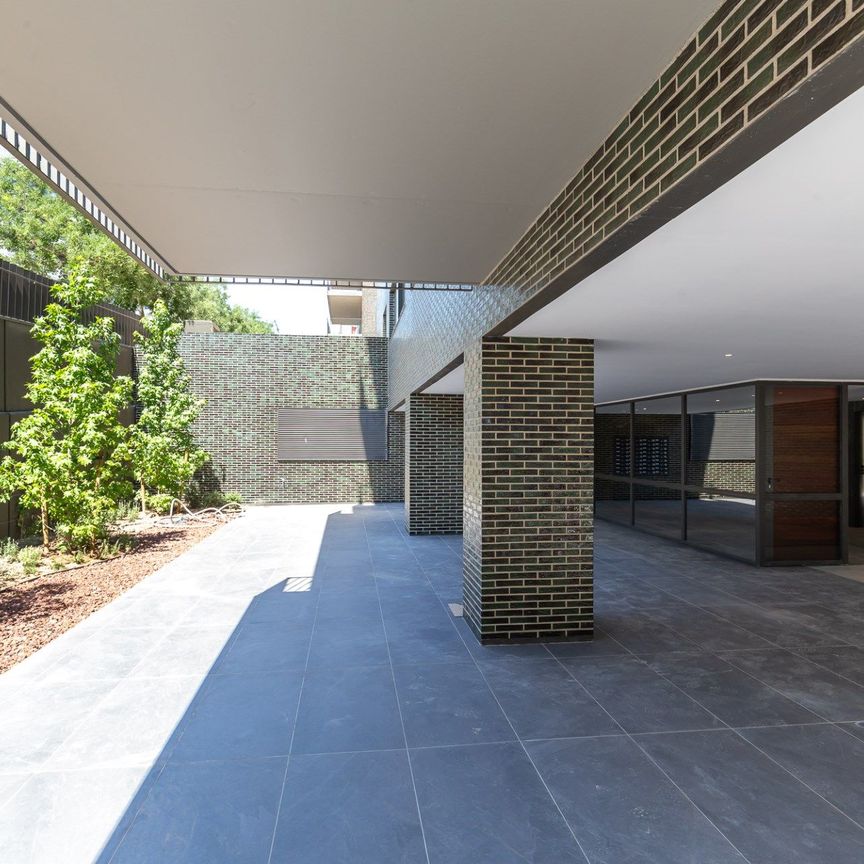 Piso de alquiler en Joan Miro, Finestrelles - Photo 1