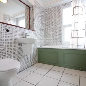 Aldenham Drive, Uxbridge - Photo 3