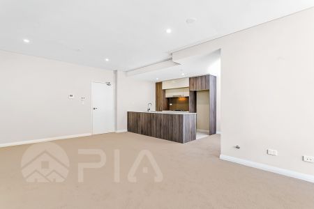 Top Location, Luxury Apartments, Easy access to public transport, schools and shopping centre. - Photo 3