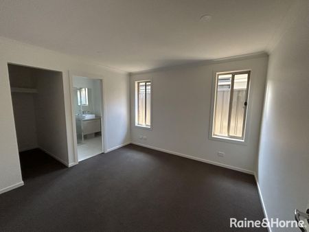 3 Bedroom Home In Blakeview! - Photo 5