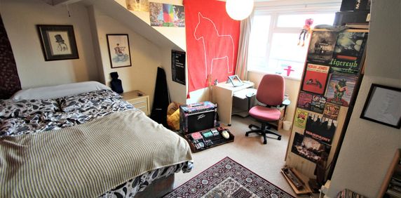 4 bedroom terraced house to rent - Photo 2