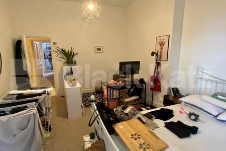 Larger than average & superbly located to amenities & transport - Photo 4