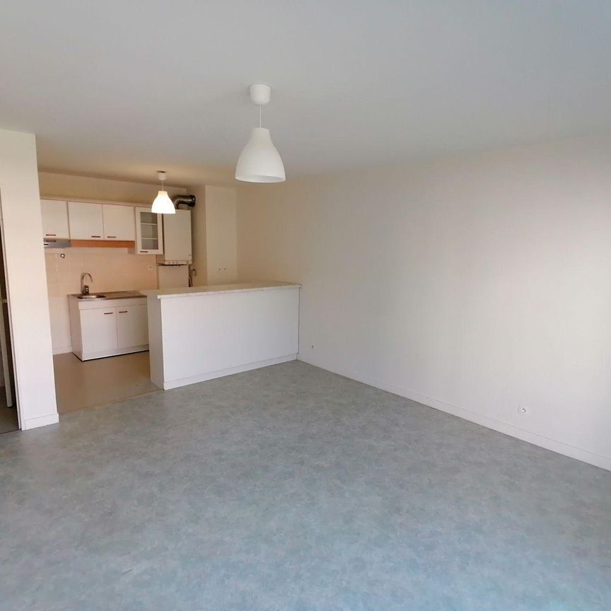 BRUZ - A proximité des commerces et transports en commun. Appartement T2 d'environ 48m² au 1er ... - Photo 1