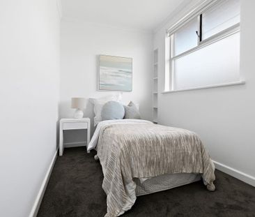 Stylish Bayside Living in the Heart of Elwood - Photo 3