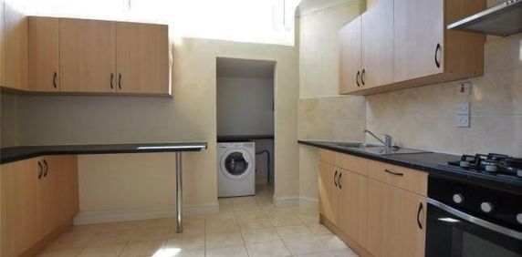 4 bedroom flat to rent - Photo 2