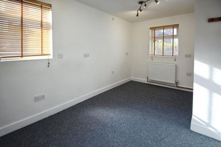 3 bedroom end of terrace house to rent - Photo 4