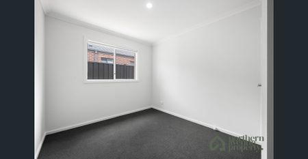 Spacious 4-Bedroom Family Home with Modern Comforts - Photo 3