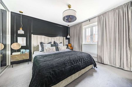 A well presented four bedroom family home - Photo 5