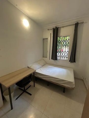 Carrer dels Cavallers, Barcelona, Catalonia 08034 - Photo 2